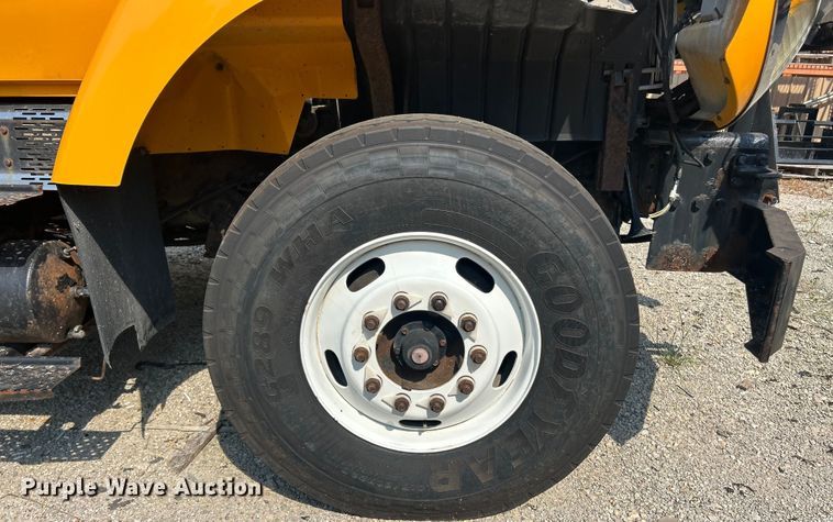 image for item EK8474 2006 International 7400 flatbed truck