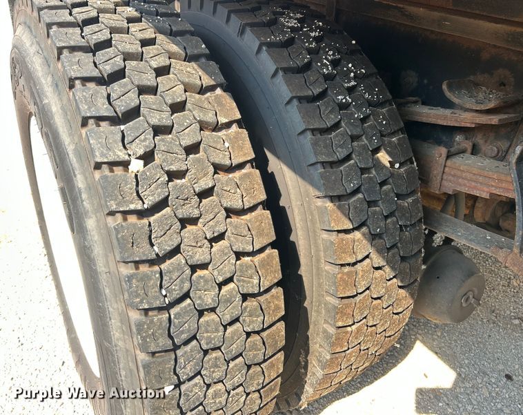 image for item EK8474 2006 International 7400 flatbed truck