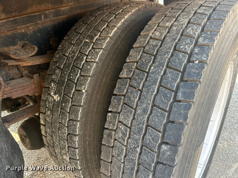 image for item EK8474 2006 International 7400 flatbed truck