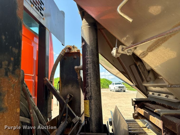 image for item EM2073 2005 Sterling L7500 series dump truck