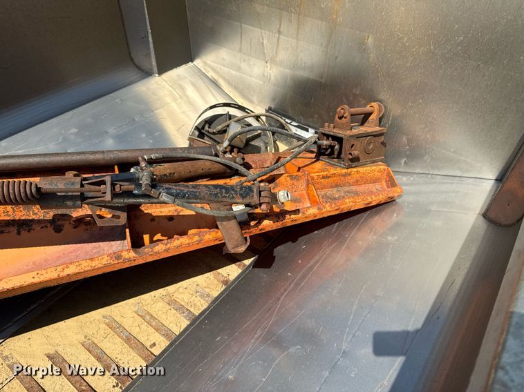 image for item EM2073 2005 Sterling L7500 series dump truck