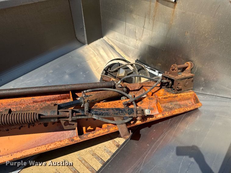 image for item EM2073 2005 Sterling L7500 series dump truck