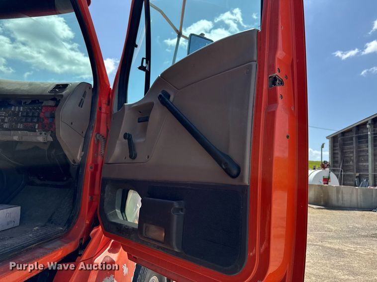 image for item EM2073 2005 Sterling L7500 series dump truck