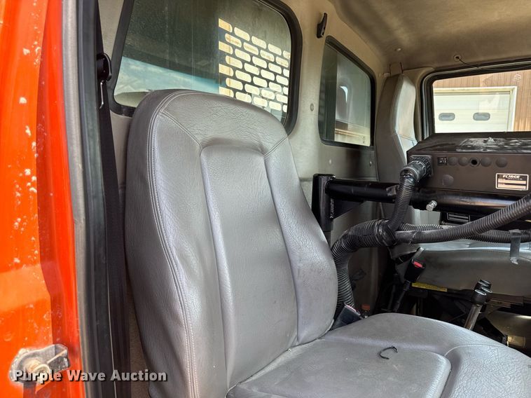 image for item EM2073 2005 Sterling L7500 series dump truck