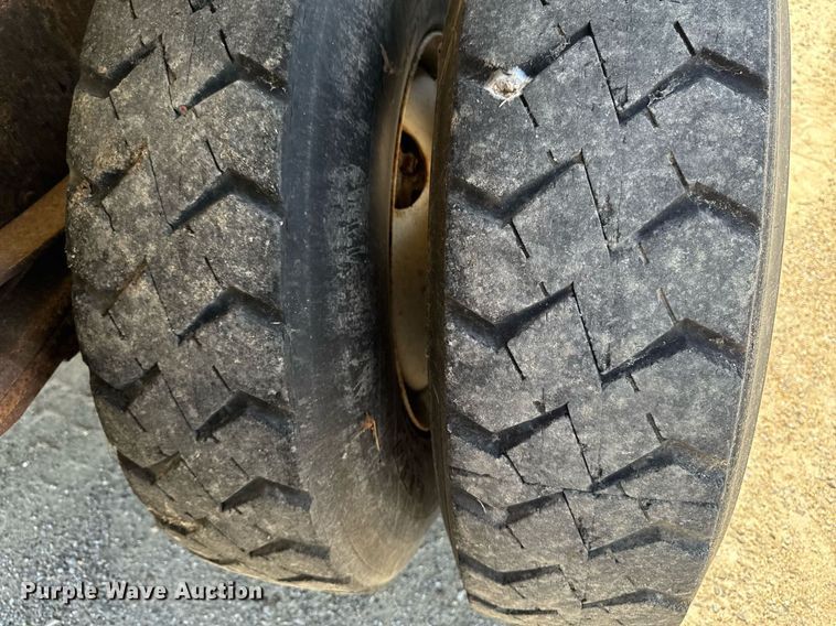 image for item EM2073 2005 Sterling L7500 series dump truck