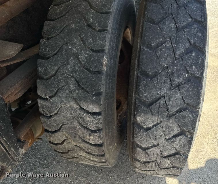 image for item EM2073 2005 Sterling L7500 series dump truck