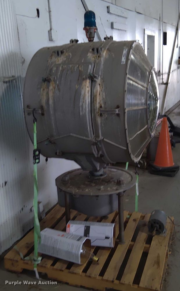 image for item EM8036 Crouse-Hinds DCB 35 rotating beacon