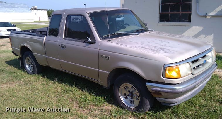image for item EM8049 1997 Ford Ranger XLT SuperCab pickup truck