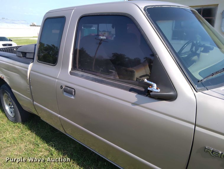 image for item EM8049 1997 Ford Ranger XLT SuperCab pickup truck