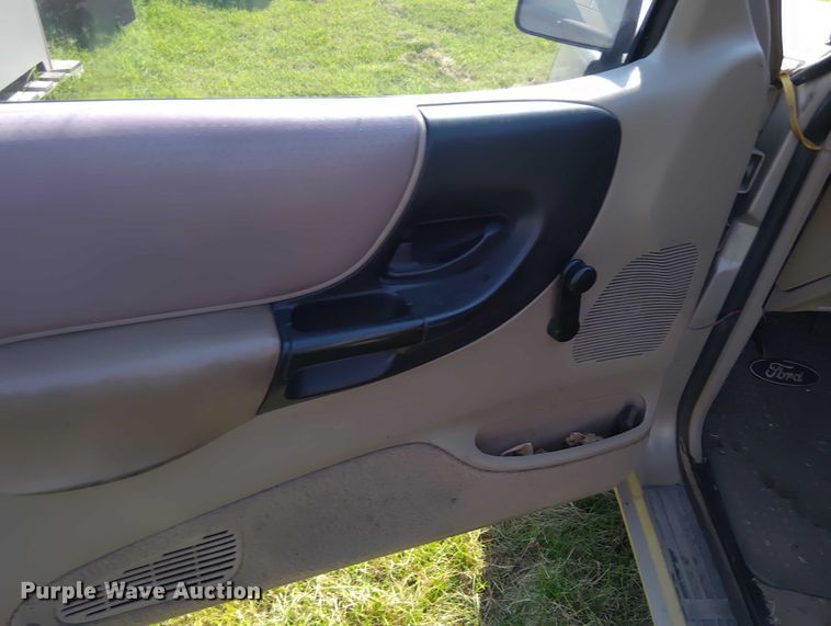 image for item EM8049 1997 Ford Ranger XLT SuperCab pickup truck