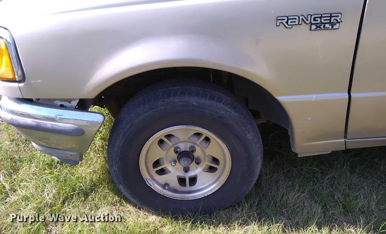 image for item EM8049 1997 Ford Ranger XLT SuperCab pickup truck
