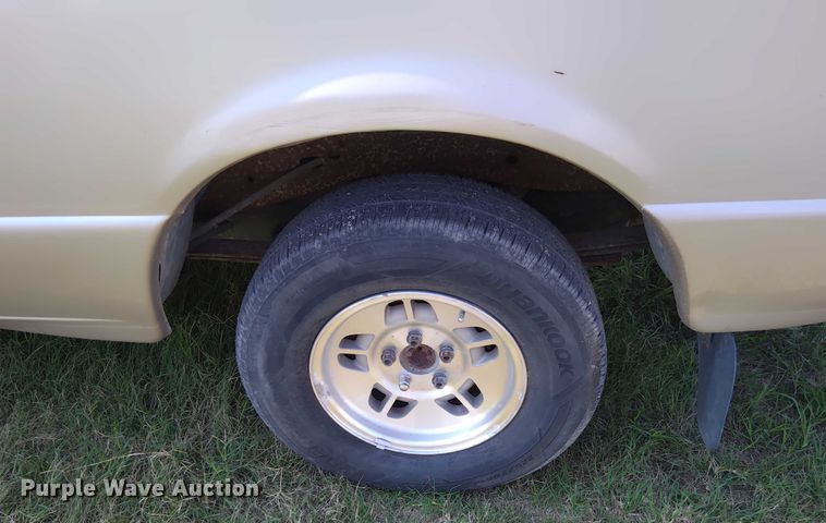 image for item EM8049 1997 Ford Ranger XLT SuperCab pickup truck