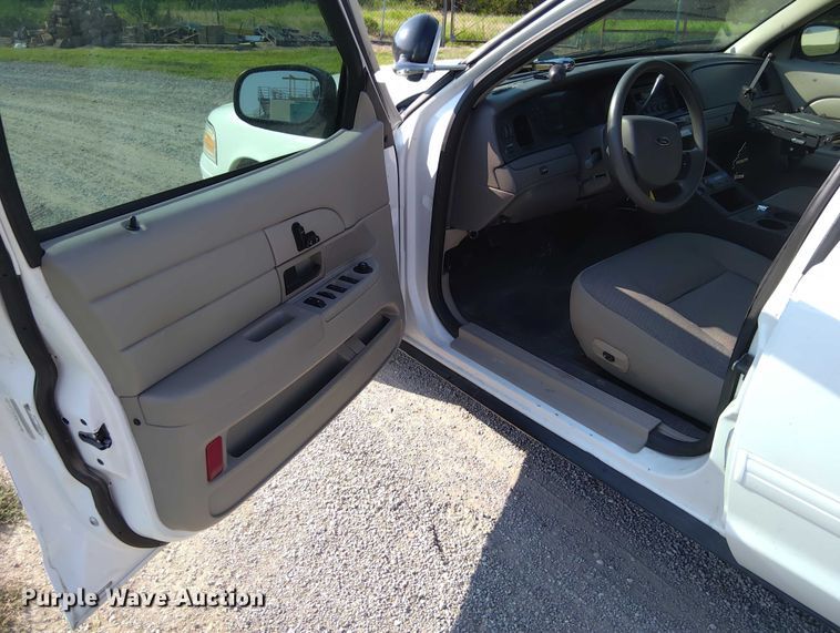 image for item EM8050 2009 Ford Crown Victoria Police Interceptor 
