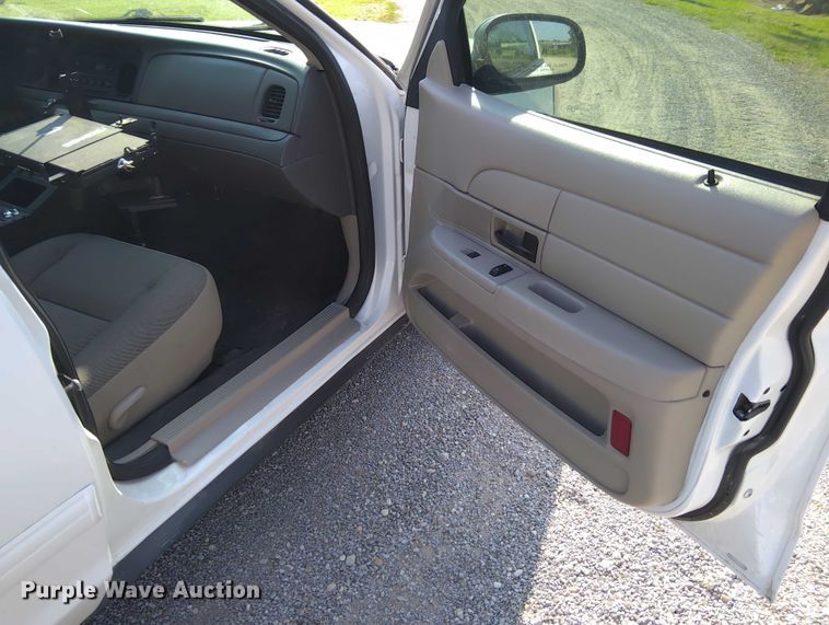 image for item EM8050 2009 Ford Crown Victoria Police Interceptor 