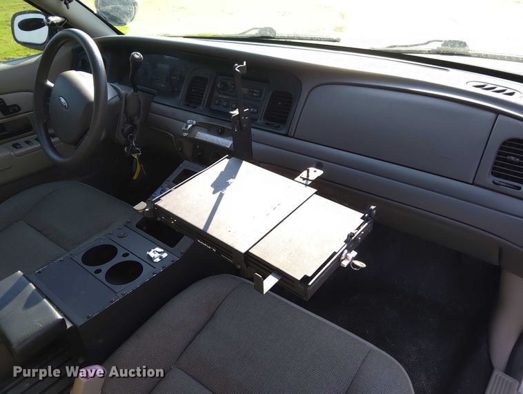 image for item EM8050 2009 Ford Crown Victoria Police Interceptor 