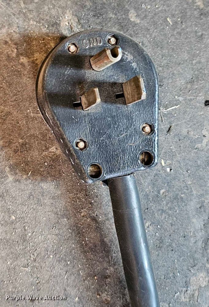 image for item EO1543 Miller Thunderbolt XL (3) Miller Thunderbolt XL welders