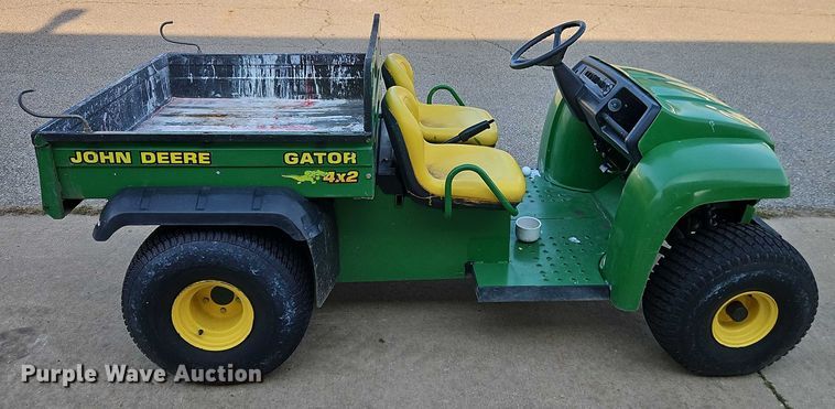 image for item EO4613 1996 John Deere Gator utility vehicle