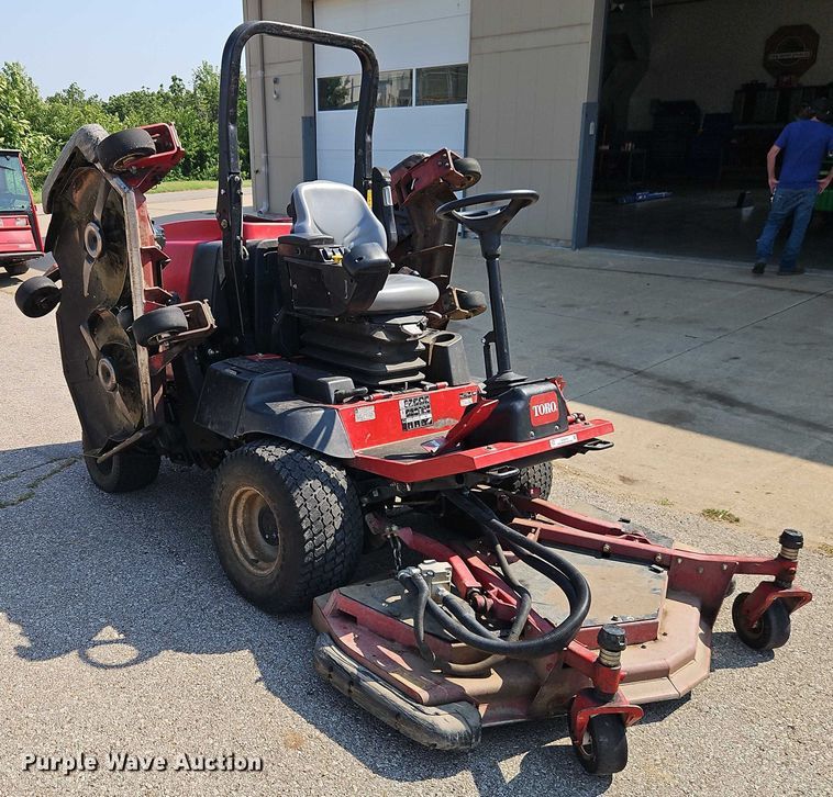 image for item EO4619 2017 Toro Groundsmaster 4000 lawn mower