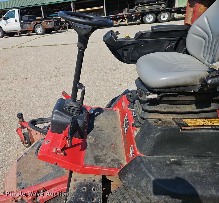 image for item EO4619 2017 Toro Groundsmaster 4000 lawn mower