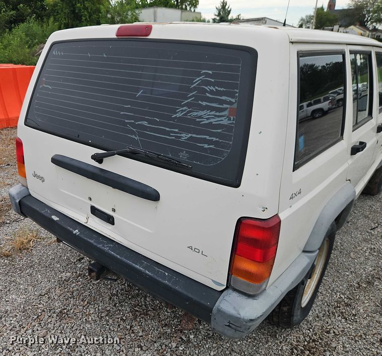 image for item EO4625 1999 Jeep Cherokee SUV