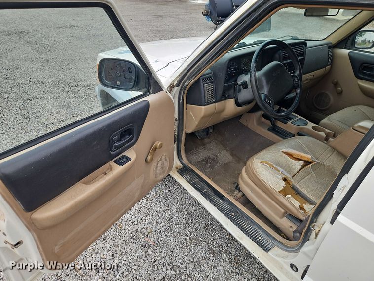 image for item EO4625 1999 Jeep Cherokee SUV