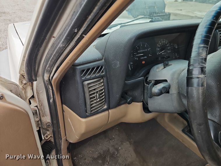 image for item EO4625 1999 Jeep Cherokee SUV