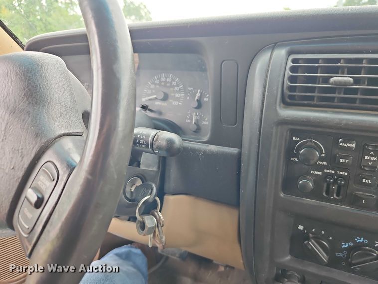 image for item EO4625 1999 Jeep Cherokee SUV