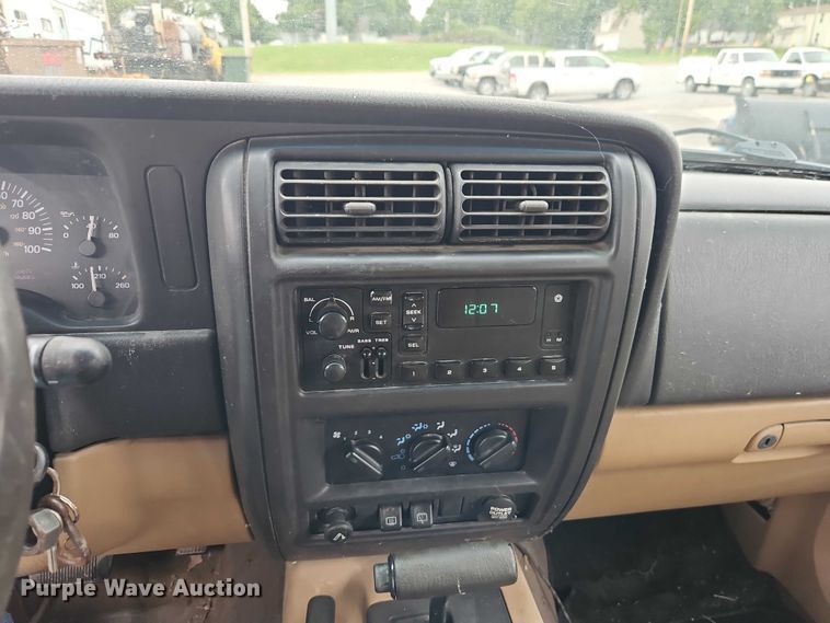 image for item EO4625 1999 Jeep Cherokee SUV