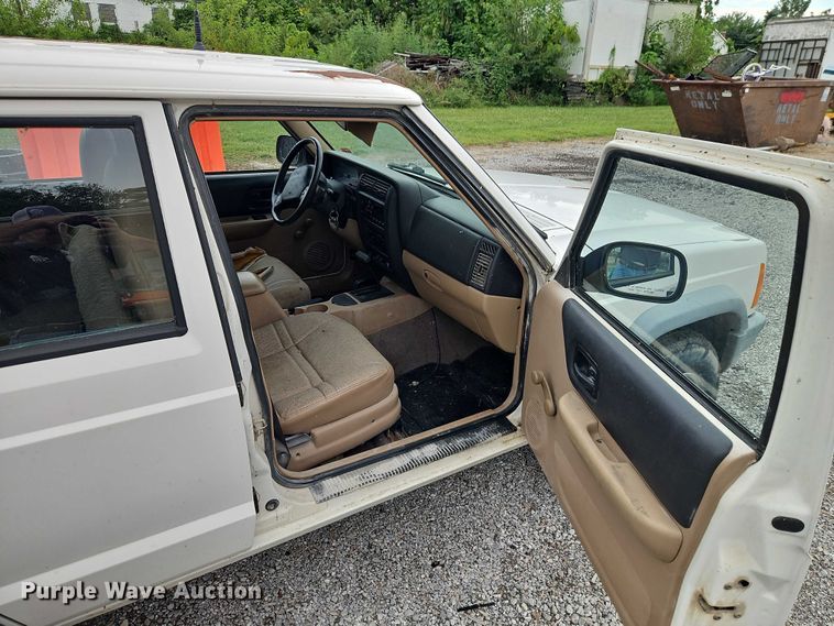 image for item EO4625 1999 Jeep Cherokee SUV