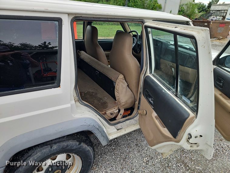 image for item EO4625 1999 Jeep Cherokee SUV