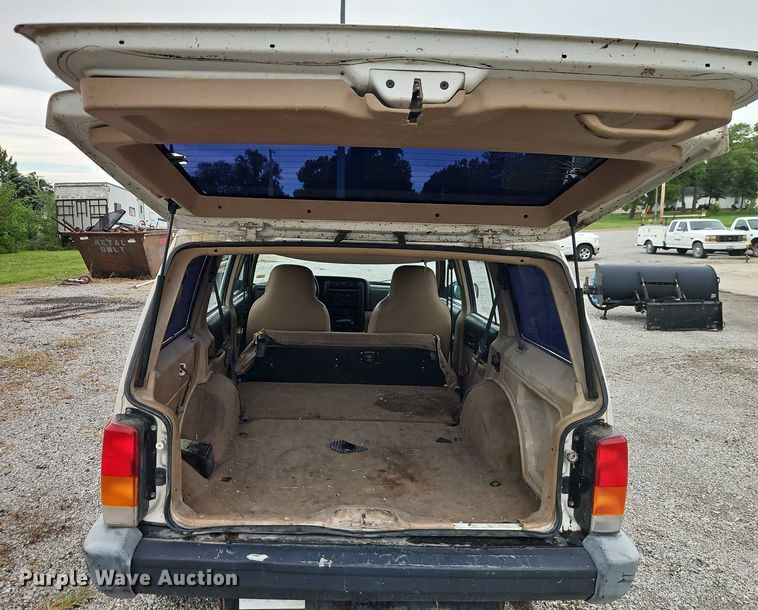 image for item EO4625 1999 Jeep Cherokee SUV