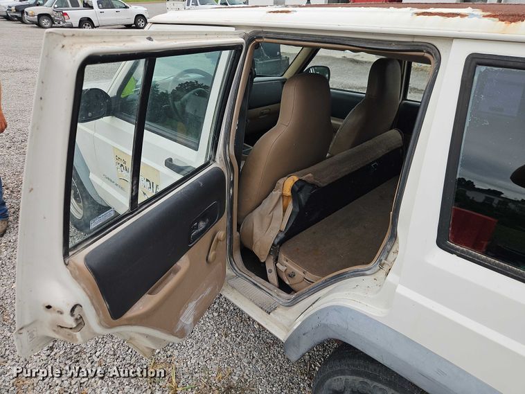 image for item EO4625 1999 Jeep Cherokee SUV