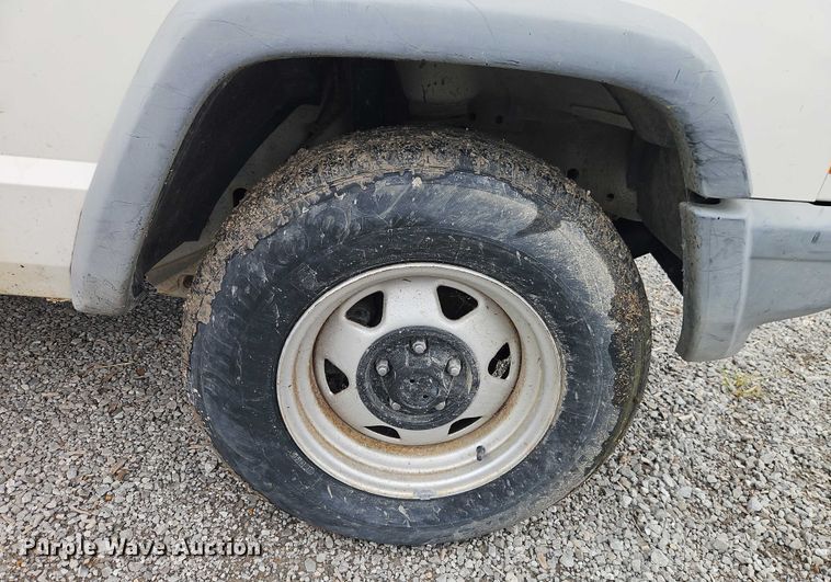 image for item EO4625 1999 Jeep Cherokee SUV