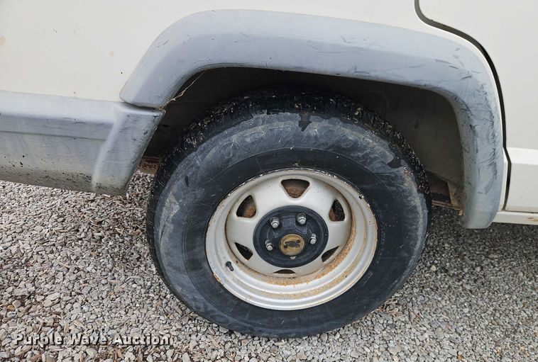 image for item EO4625 1999 Jeep Cherokee SUV