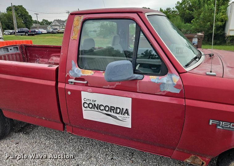 image for item EO4626 1995 Ford F150 pickup truck