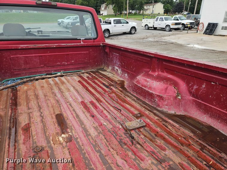 image for item EO4626 1995 Ford F150 pickup truck