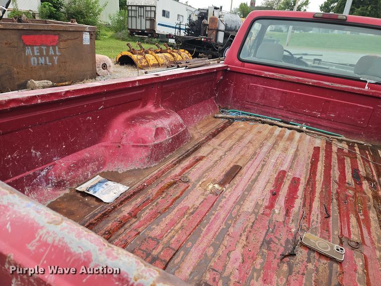 image for item EO4626 1995 Ford F150 pickup truck