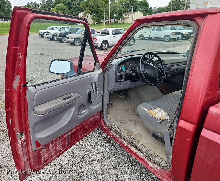 image for item EO4626 1995 Ford F150 pickup truck