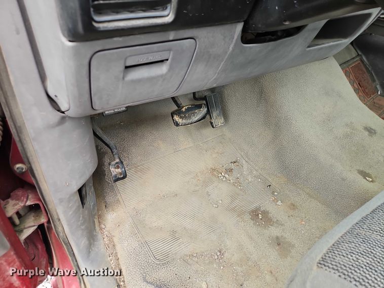 image for item EO4626 1995 Ford F150 pickup truck