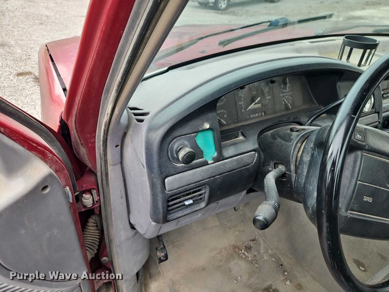 image for item EO4626 1995 Ford F150 pickup truck