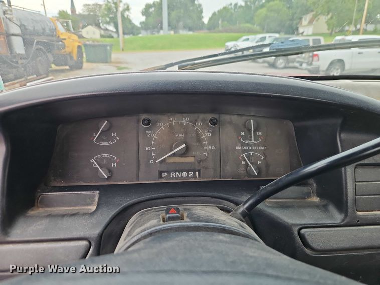 image for item EO4626 1995 Ford F150 pickup truck