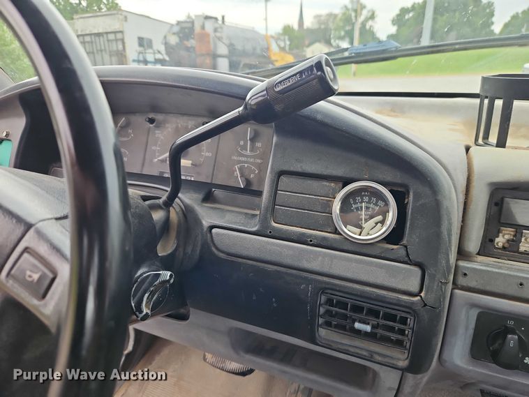 image for item EO4626 1995 Ford F150 pickup truck