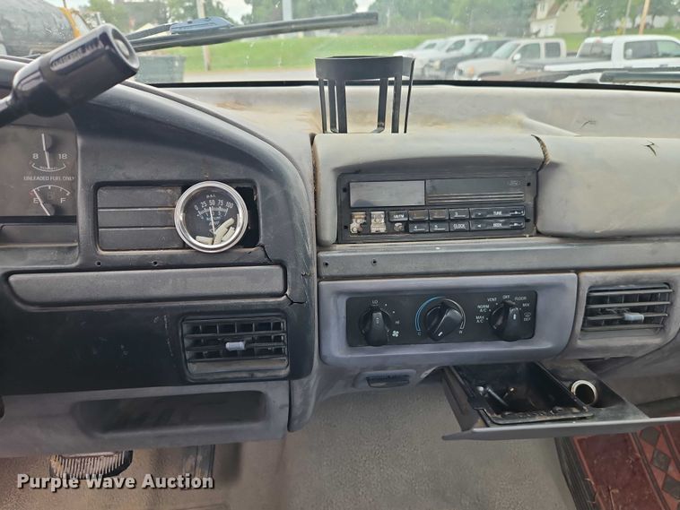 image for item EO4626 1995 Ford F150 pickup truck