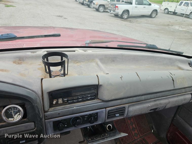 image for item EO4626 1995 Ford F150 pickup truck