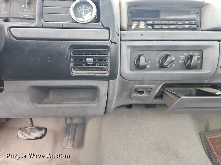 image for item EO4626 1995 Ford F150 pickup truck