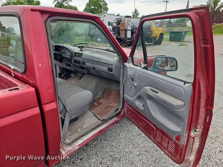 image for item EO4626 1995 Ford F150 pickup truck