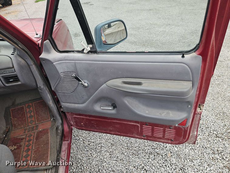 image for item EO4626 1995 Ford F150 pickup truck