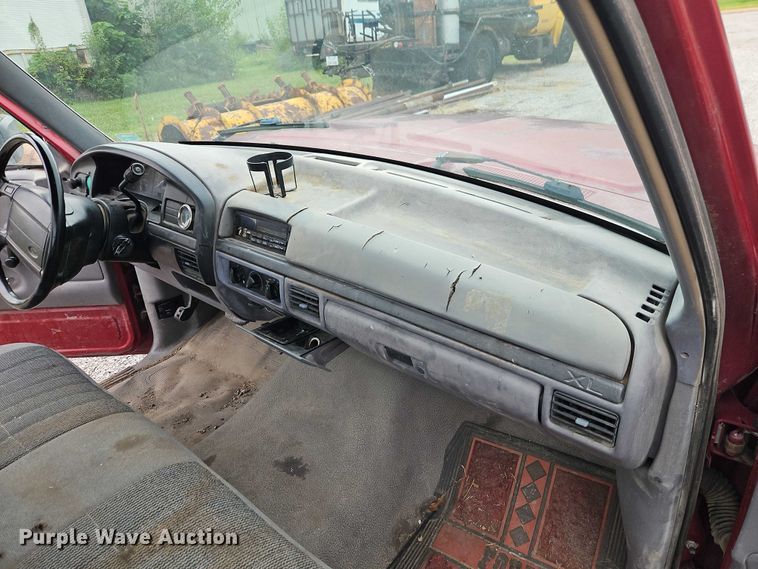 image for item EO4626 1995 Ford F150 pickup truck