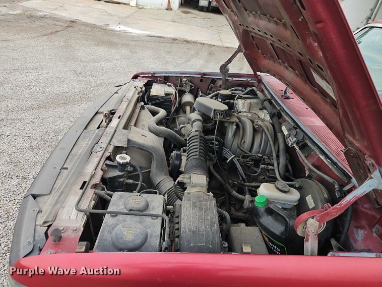 image for item EO4626 1995 Ford F150 pickup truck