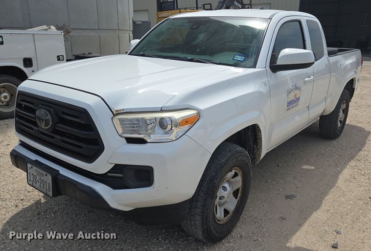 image for item EQ4097 2018 Toyota Tacoma Access Cab pickup truck